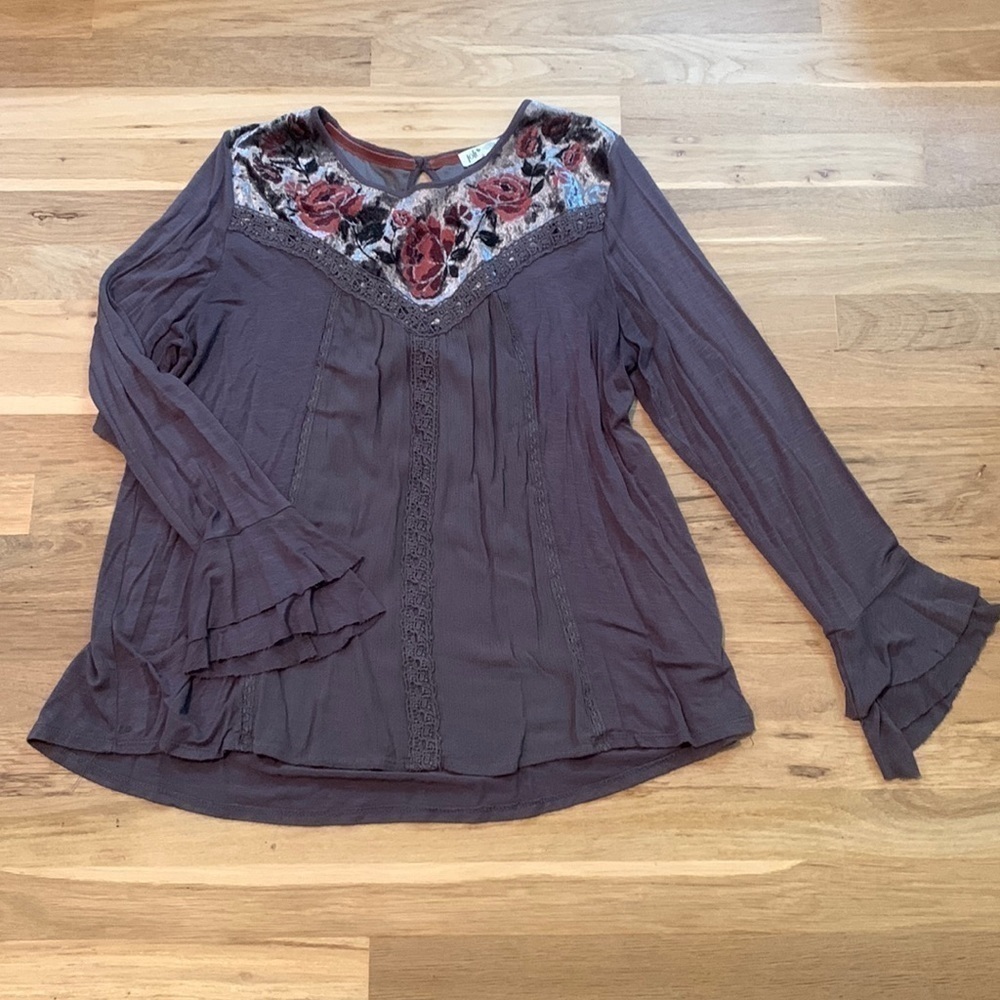 JOLT Bell Sleeve Floral Burnout Boho Blouse w/ Keyhole Back Grey Women’s L